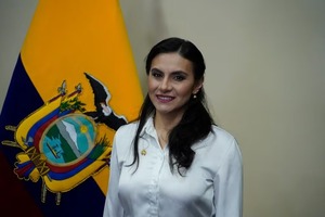 Declaran inconstitucional la suspensión que el Gobierno de Ecuador impuso a la vicepresidenta - 1000 Noticias