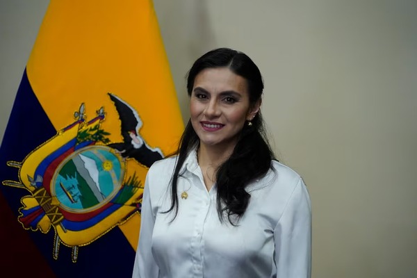 Declaran inconstitucional la suspensión que el Gobierno de Ecuador impuso a la vicepresidenta - 1000 Noticias