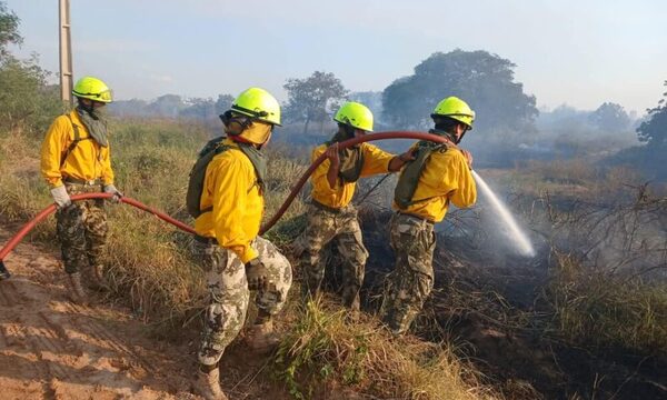 Incendio en el banco San Miguel de Asunción arrasó viviendas