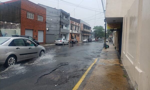 Pronostican domingo lluvioso y altas temperaturas