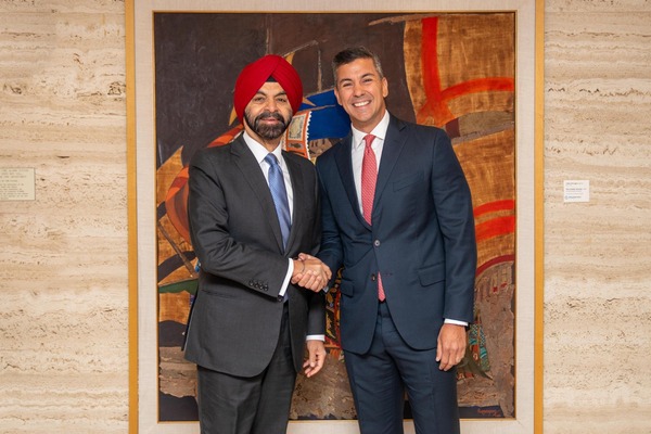 Peña discussed Paraguay's performance as a regional growth leader with the World Bank President - .::Agencia IP::.