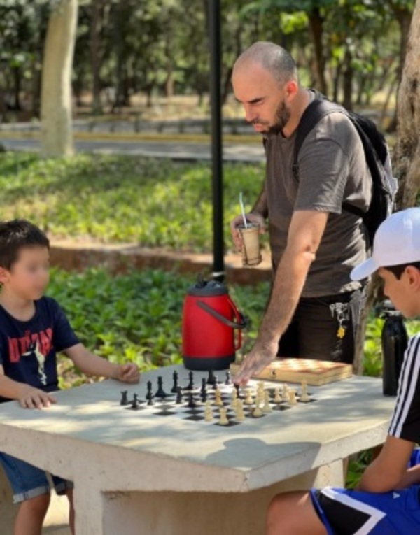 Clases Gratuitas de Ajedrez en la Ciclovía Municipal de San Lorenzo » San Lorenzo PY