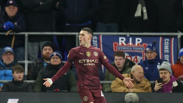 Foden, De Bruyne y Doku se divierten en el 'set en blanco' del City
