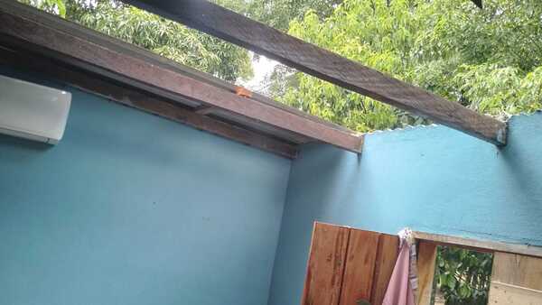 Temporal deja varias viviendas con serios daños en San Miguel