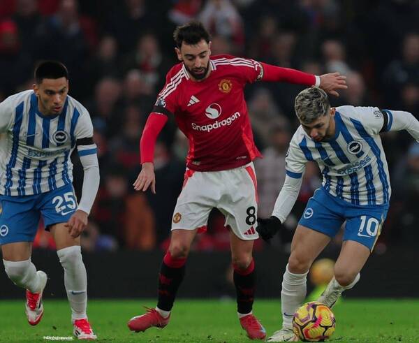 ¡Diego Gómez debutó en la Premier League al lado de su amigo de mitã'i, Julio Enciso!