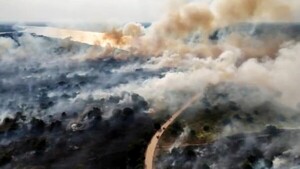 Fuego en Banco San Miguel se reaviva y sospechan que causa fue intencional
