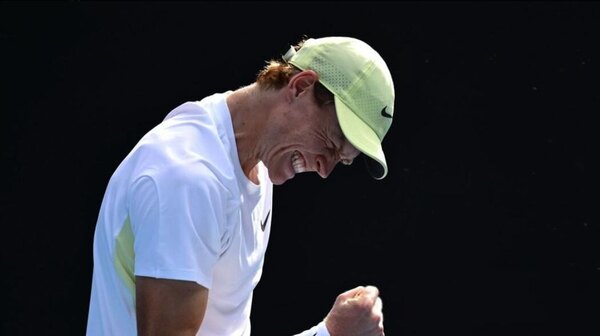 Versus / Sinner se clasifica a los cuartos de final del Abierto de Australia