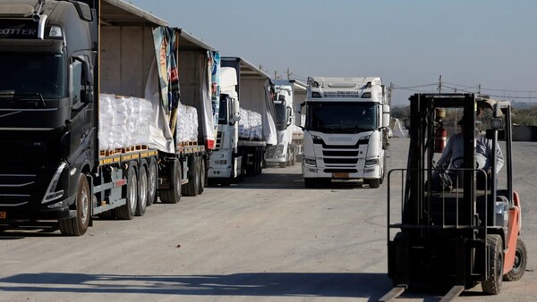 Unos 200 camiones de ayuda entran desde Egipto en el segundo día de tregua en Gaza