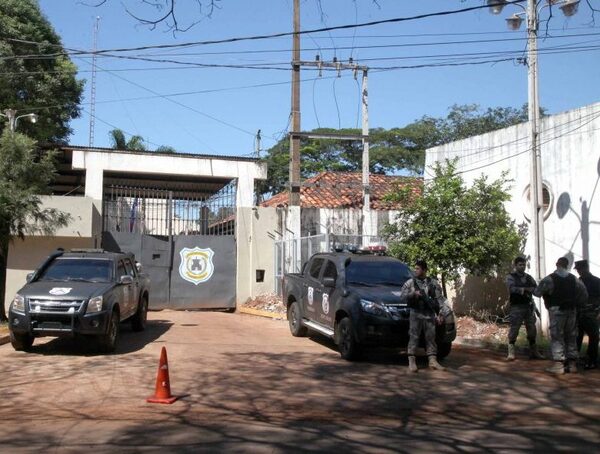 Requisan pabellón del PCC en la cárcel de Ciudad del Este · Radio Monumental 1080 AM