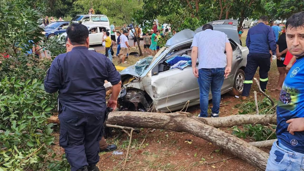 Madre fallece tras accidente y su hijo está grave en el hospital