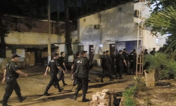 Encuentran armas blancas, drogas, celulares y otros durante requisa en la cárcel de CDE