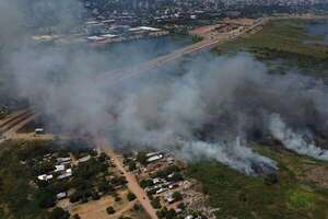 Incendio en Costanera ya fue controlado, pero humareda persiste - Nacionales - ABC Color