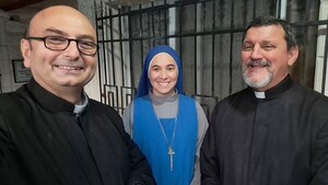 El único párroco de Gaza dice que el silencio y las frutas regresaron a la Franja
