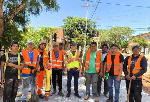 Ofrecen charla sobre salud ocupacional a trabajadores de obras urbanas en el sur del país - .::Agencia IP::.