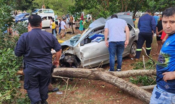 Aparatoso accidente deja una madre fallecida y su hijo con heridas graves