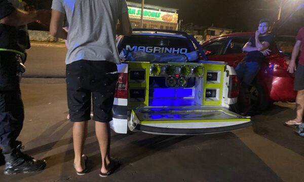Incautan camioneta que emitía música a todo volumen