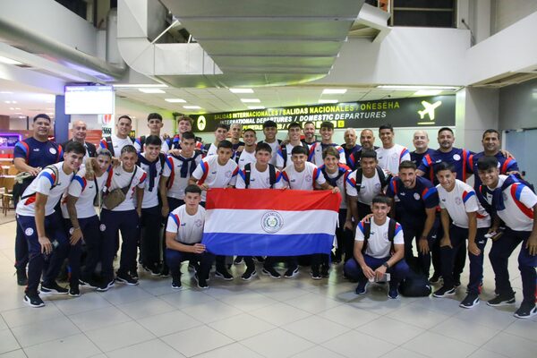 Sudamericano Sub 20: La Albirroja partió rumbo a Venezuela - trece