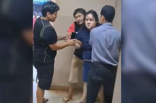 Video: mujer ataca a personal del Hospital Distrital de Presidente Franco - ABC en el Este - ABC Color