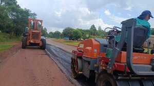 MOPC intensifica trabajos de mantenimiento vial en la ruta PY06 en Itapúa - .::Agencia IP::.