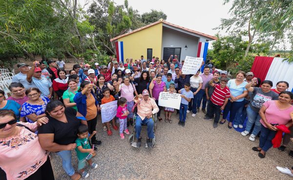 Gobierno entregó 55 viviendas a familias en situación de vulnerabilidad de Itapúa - .::Agencia IP::.