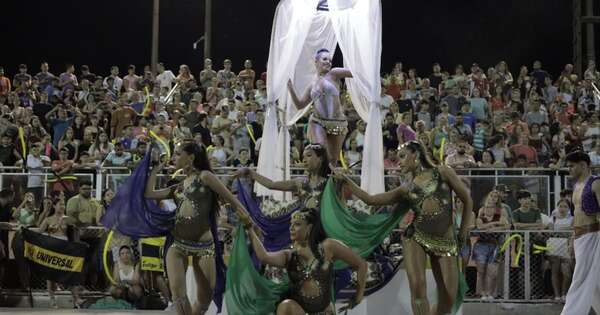 La Nación / Éxito de público en ensayo del Carnaval Encarnaceno supera expectativas