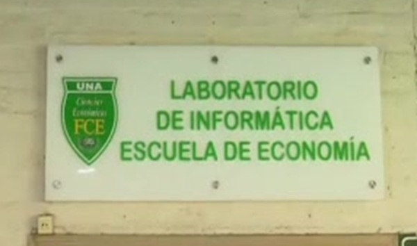 Roban 46 notebooks de la Facultad de Economía - SNT