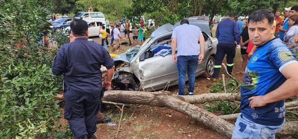 Madre fallece y su hijo resulta herido grave tras accidente en Hernandarias - ADN Digital