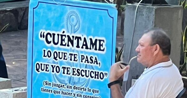 La Nación / En memoria de su hija, psicólogo ofrece ayuda gratuita en las calles de San Bernardino