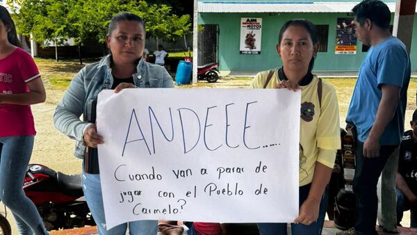 Luego de tres días sin luz, pobladores de Carmelo Peralta bloquean ruta para protestar
