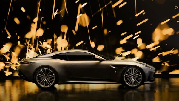 Aston Martin celebra seis décadas de James Bond con el DB12 Goldfinger Edition | Internacionales | 5Días