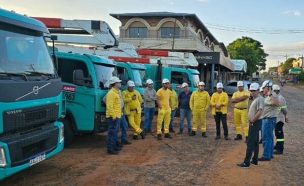Mantenimiento de líneas de distribución eléctrica en Juan E. O’Leary