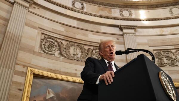 Trump promete una "era dorada" para EEUU y presenta su victoria como una reconquista