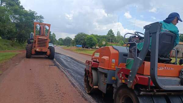 Prosiguen labores de bacheo y mantenimiento de la Ruta PY06 - 1000 Noticias