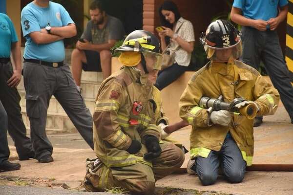 Simulacros y deportes en equipo: Invitan a Colonia de Vacaciones de los Bomberos Voluntarios - Nacionales - ABC Color