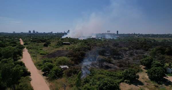 La Nación / Las llamas se reavivaron en la zona de la Costanera de Asunción, reportan