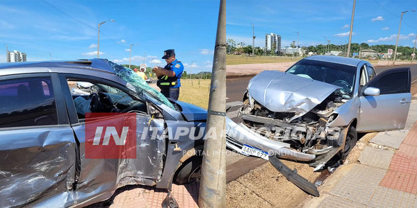 CHOQUE DE VEHÍCULOS EN ENCARNACIÓN DEJÓ IMPORTANTES DAÑOS MATERIALES - Itapúa Noticias
