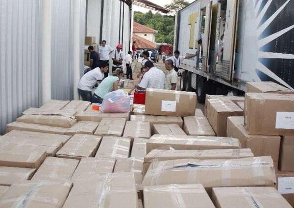Contrarreloj: el MEC solo recibió el 23% de los útiles escolares necesarios para los kits 2025 - Nacionales - ABC Color