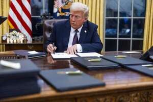Trump declara una "emergencia" en la frontera y allana el camino para las deportaciones - Mundo - ABC Color