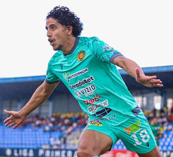 Renzo Carballo arranca con un doblete la temporada en Nicaragua - Fútbol Internacional - ABC Color