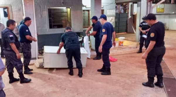 Hallan arma homicida y otros elementos en requisa al penal de CDE - Noticiero Paraguay