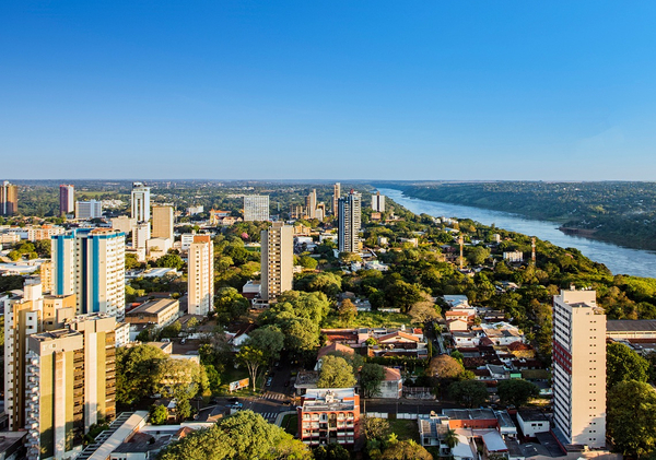 Dos ciudades, dos realidades: el contraste entre Ciudad del Este y Foz de Yguazú - La Clave