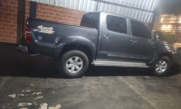 Roban camioneta en barrio San Roque de CDE