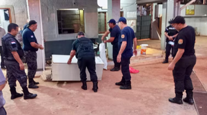 Hallan arma homicida y otros elementos en requisa al penal de CDE