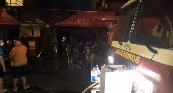 CDE: adultos mayores mueren calcinados durante incendio de su despensa - trece