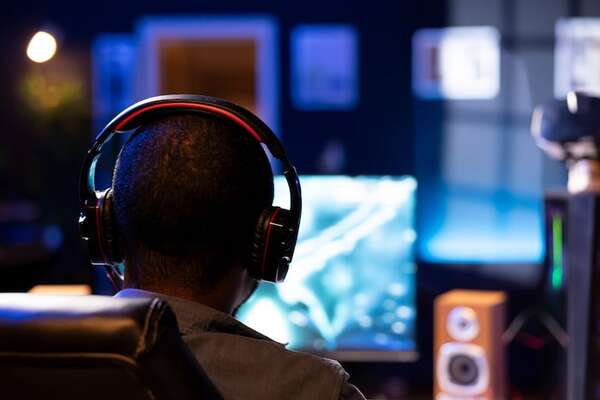 Una interfaz cerebro-ordenador permite jugar videojuegos a una persona con parálisis - Tecnología - ABC Color