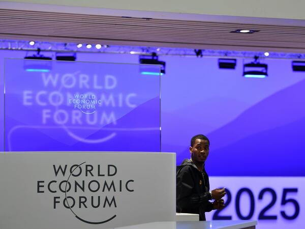 Davos: 58% de los grandes ejecutivos se muestra optimista con la marcha de la econom铆a en 2025