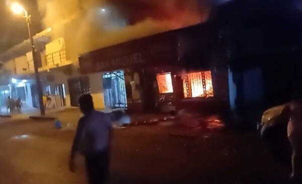 Pareja de adultos mayores muere calcinada durante incendio de su local