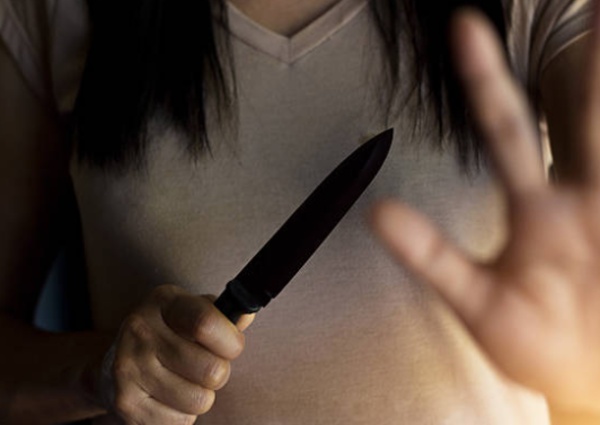 Mujer apuñaló a su pareja por llegar tarde a casa