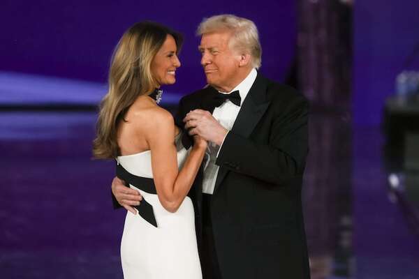 ¡Así fue el primer baile de Melania y Donald Trump en su segunda etapa como pareja presidencial! - Gente - ABC Color