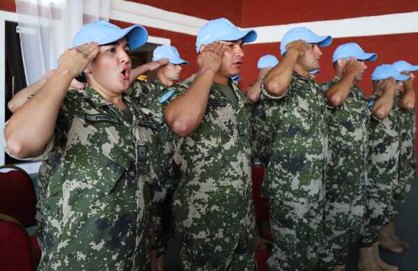 Una docena de militares paraguayos, comandados por una teniente, irán a misión de mantenimiento de paz en Chipre - .::Agencia IP::.